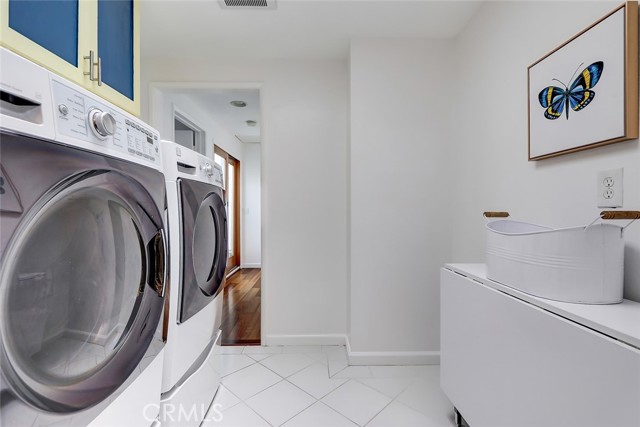 527 24th Street, Manhattan Beach, California 90266, 4 Bedrooms Bedrooms, ,2 BathroomsBathrooms,Residential,Sold,24th,SB23090916