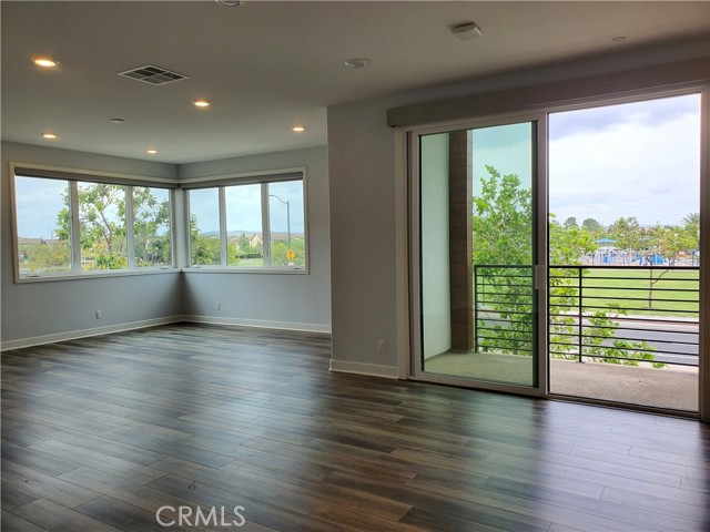 Detail Gallery Image 12 of 31 For 430 Transport, Tustin,  CA 92782 - 4 Beds | 3/1 Baths