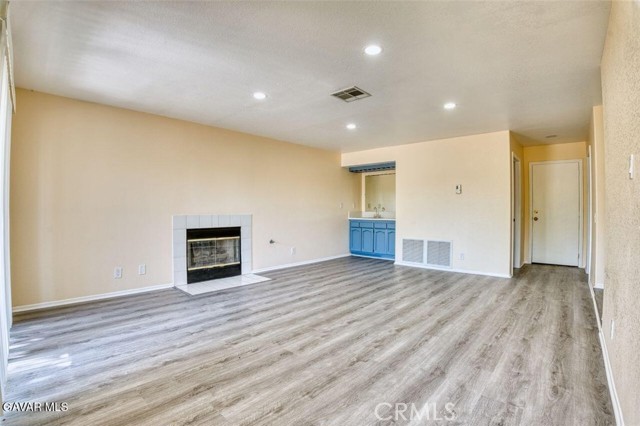 Detail Gallery Image 11 of 23 For 43954 Blue Sky Ct, Lancaster,  CA 93536 - 4 Beds | 3 Baths