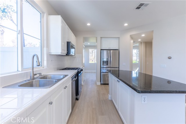 Detail Gallery Image 11 of 38 For 165 Kensington Park, Irvine,  CA 92606 - 4 Beds | 3/1 Baths