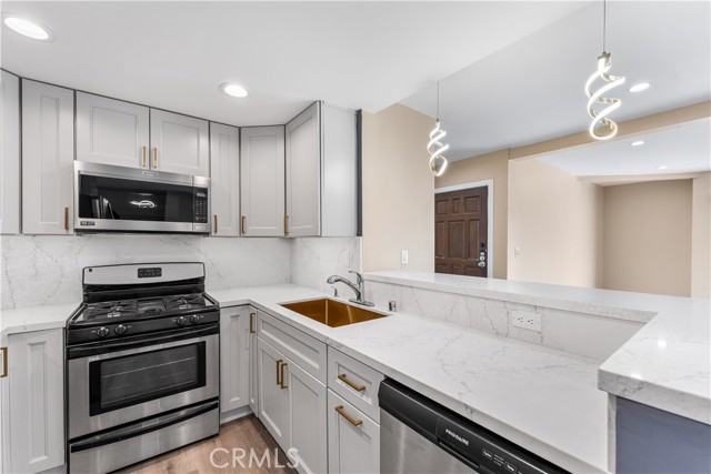 Detail Gallery Image 31 of 48 For 15511 Sherman Way #1,  Van Nuys,  CA 91406 - 2 Beds | 2 Baths