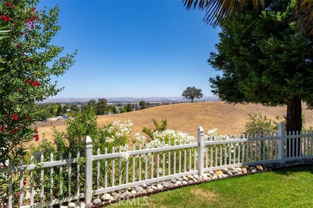 1226 Kapareil Lane, Paso Robles CA: https://media.crmls.org/medias/03e499b7-1d44-455c-bc68-f1b4e998d8f5.jpg