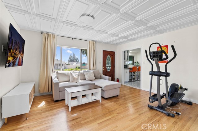 Detail Gallery Image 3 of 21 For 175 N San Gabriel Ave, Azusa,  CA 91702 - 2 Beds | 1 Baths