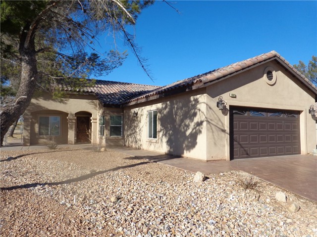 Detail Gallery Image 2 of 25 For 16992 Lorene Ct, Victorville,  CA 92395 - 4 Beds | 2/1 Baths