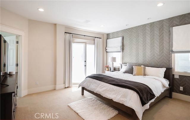 233 5th Street, Manhattan Beach, California 90266, 3 Bedrooms Bedrooms, ,3 BathroomsBathrooms,Residential,Sold,5th,SB22036248