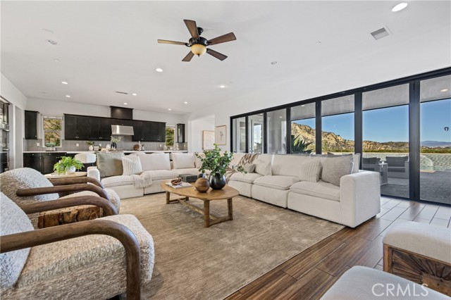 Detail Gallery Image 18 of 64 For 24910 Old Stone Way, Stevenson Ranch,  CA 91381 - 5 Beds | 5 Baths