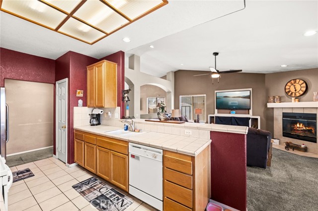 Detail Gallery Image 12 of 34 For 12403 San Dimas, Victorville,  CA 92392 - 4 Beds | 3 Baths