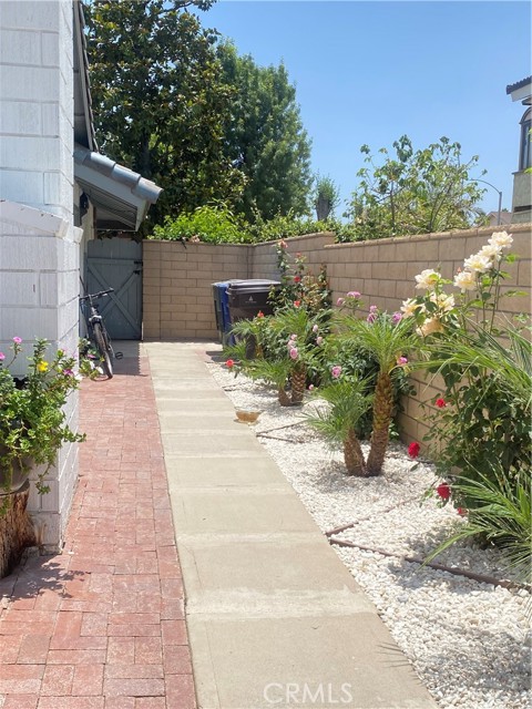 9849 Canada Way, Riverside CA: https://media.crmls.org/medias/03e67b89-3cc7-4451-9e43-7350df50c1aa.jpg