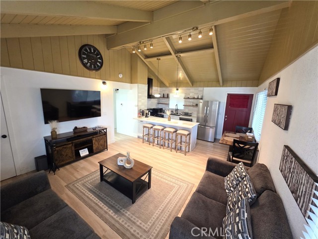 738 W Victoria Court, Lake Arrowhead, CA 92352