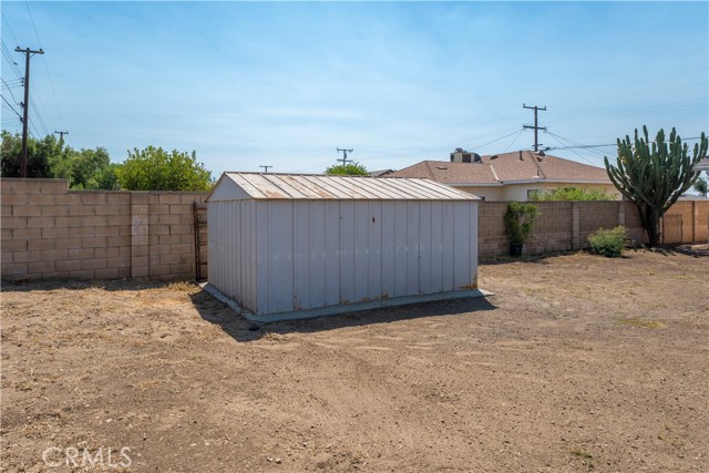 17392 Paine Street, Fontana CA: https://media.crmls.org/medias/03e6ea09-1080-4618-b2ed-05c9d892cd9f.jpg