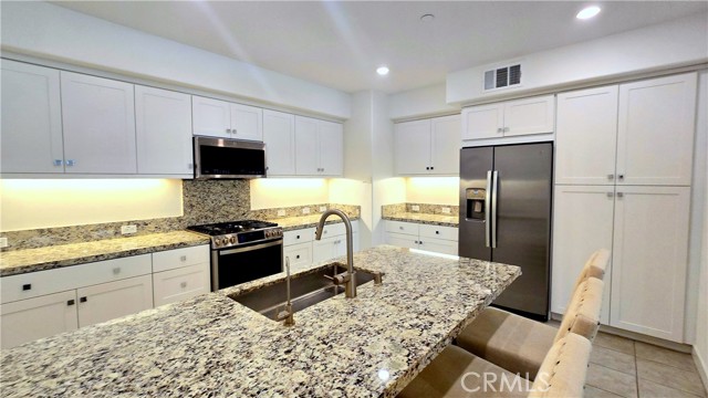 Detail Gallery Image 7 of 27 For 1897 S Union St #130,  Anaheim,  CA 92805 - 2 Beds | 2 Baths