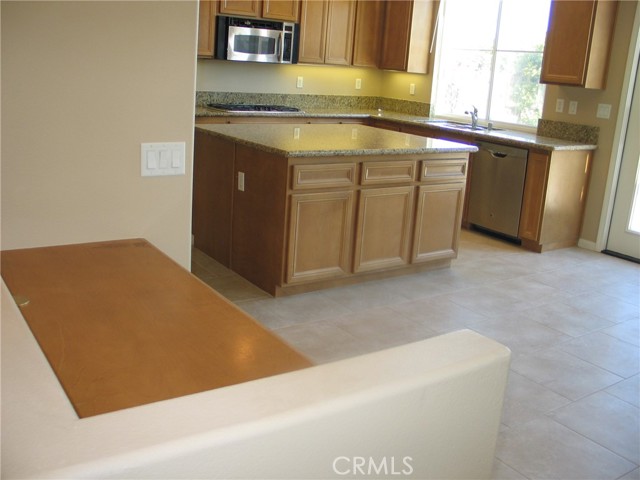 27720 Elderberry Street, Murrieta CA: https://media.crmls.org/medias/03e75440-6c5f-48ee-a7dc-f6d099d426c5.jpg