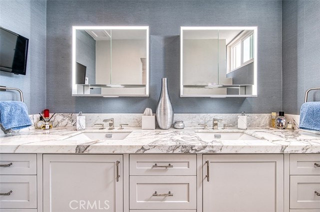 Detail Gallery Image 16 of 30 For 3121 W Coast Hwy 7ab,  Newport Beach,  CA 92663 - 3 Beds | 2 Baths