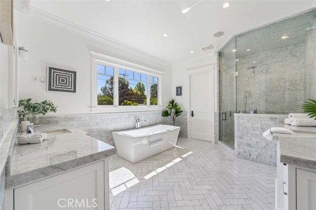 20701 Dumont Street, Woodland Hills CA: https://media.crmls.org/medias/03e79b71-8a2d-45f5-a6f7-a2df065b58fc.jpg