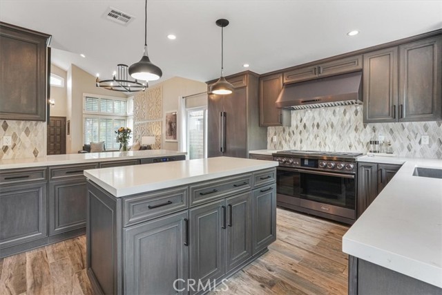 Image 6 of 52 For 450 Pesaro Street