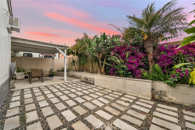 9850 Garfield, Huntington Beach CA: https://media.crmls.org/medias/03eb4eb2-96e5-4af9-9fda-41c2ebc0da06.jpg