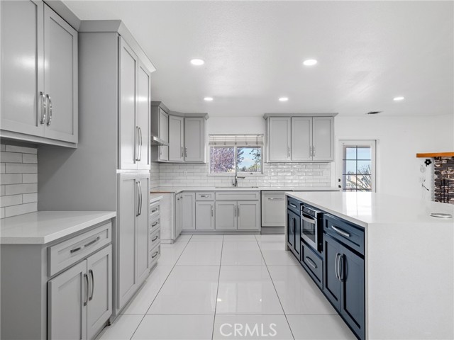 Detail Gallery Image 20 of 60 For 10660 Ranchero, Oak Hills,  CA 92344 - 4 Beds | 3 Baths