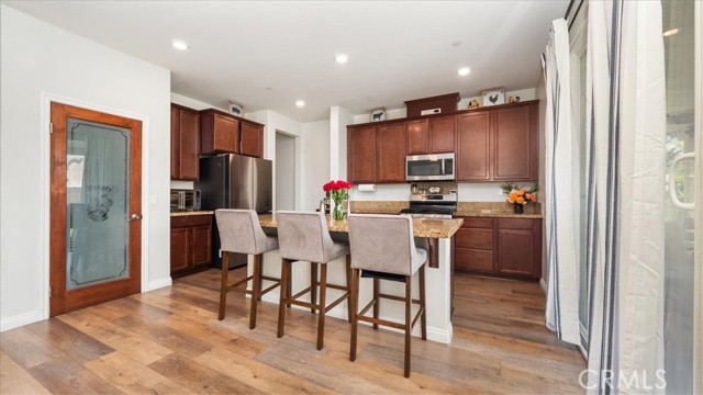 Detail Gallery Image 8 of 43 For 3648 Fawn Lily Ln, San Bernardino,  CA 92407 - 6 Beds | 4 Baths