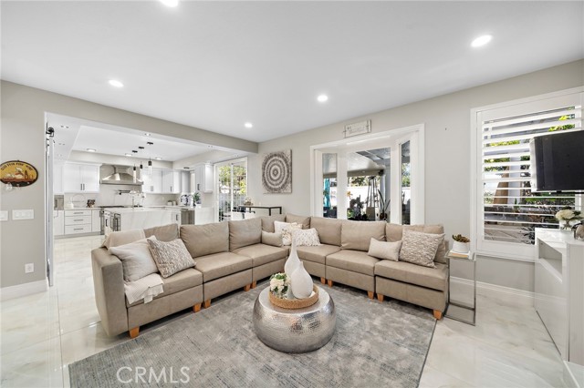 Detail Gallery Image 22 of 56 For 7135 Ashley Dr, Huntington Beach,  CA 92648 - 5 Beds | 3 Baths