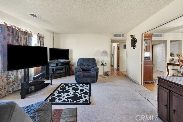 Detail Gallery Image 8 of 28 For 13463 Seminole Rd, Apple Valley,  CA 92308 - 4 Beds | 2 Baths