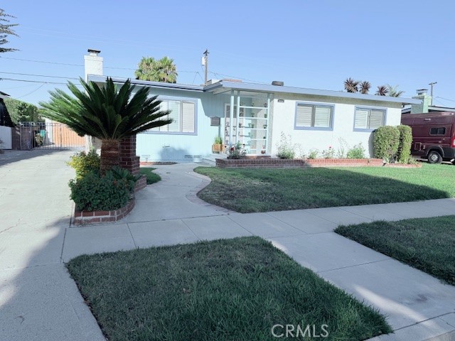 2690 Senasac Avenue, Long Beach CA: https://media.crmls.org/medias/03ed3e88-a5aa-45f8-b96e-b94991ccd4c8.jpg