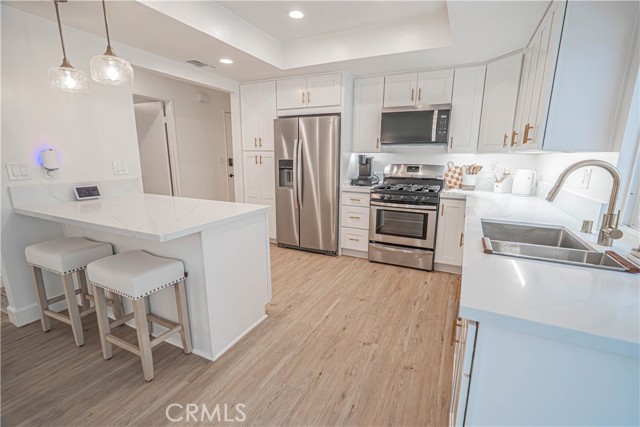 Detail Gallery Image 13 of 26 For 25891 Fenda, Valencia,  CA 91355 - 3 Beds | 2 Baths