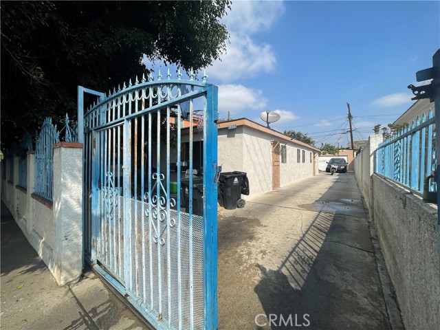 951 E 53Rd St, Los Angeles, CA 90011