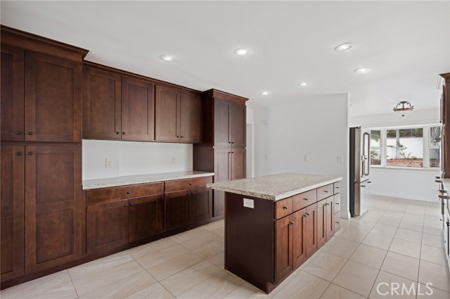 1300 Antigua Way, Newport Beach CA: https://media.crmls.org/medias/03edf256-7dd1-4eab-9ae9-f5fbf132de4f.jpg