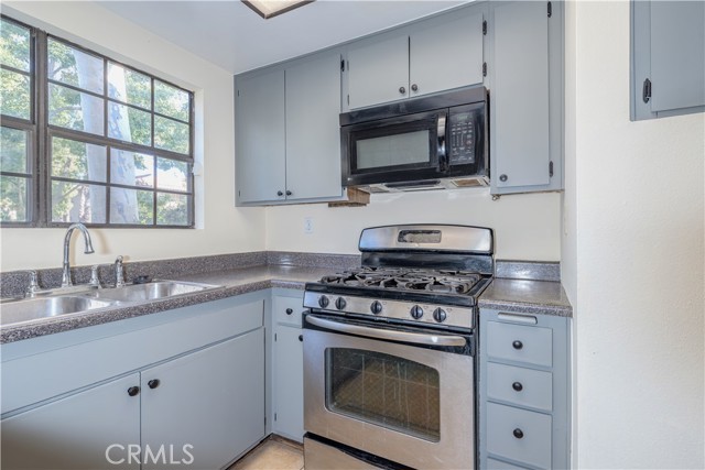 Detail Gallery Image 13 of 27 For 2602 Monte Carlo Dr #10,  Santa Ana,  CA 92706 - 3 Beds | 2/1 Baths