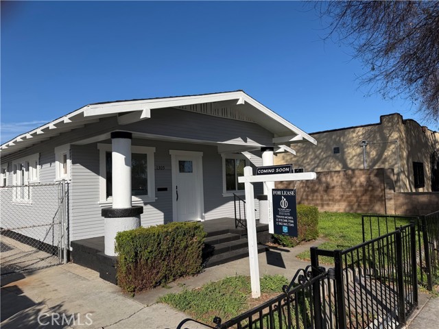 Detail Gallery Image 3 of 22 For 1305 E 17th, Long Beach,  CA 90813 - 2 Beds | 1 Baths