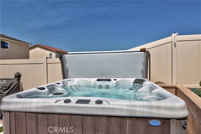 33084 Toledo Bend Court, Winchester CA: https://media.crmls.org/medias/03f06caa-c70a-447b-baec-0b12574dda72.jpg