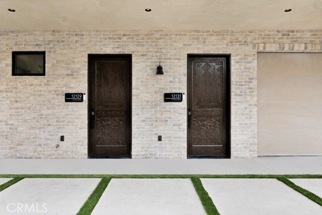 Detail Gallery Image 3 of 32 For 12131 Palms Bld, Los Angeles,  CA 90066 - 4 Beds | 3 Baths