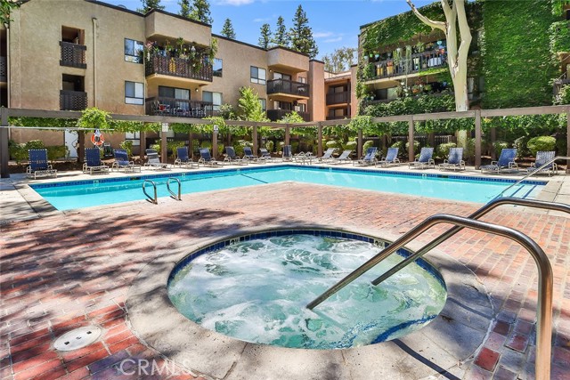 Detail Gallery Image 1 of 41 For 22100 Burbank Bld 333d,  Woodland Hills,  CA 91367 - 2 Beds | 2 Baths