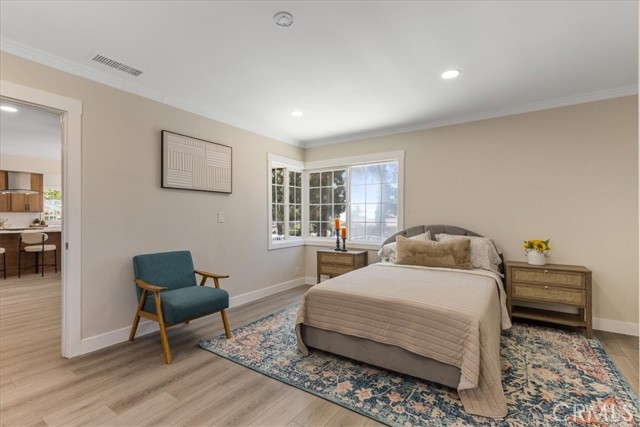 Detail Gallery Image 11 of 21 For 9951 Glencrest Cir, Sun Valley,  CA 91504 - 4 Beds | 3 Baths
