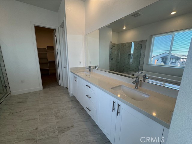 Detail Gallery Image 12 of 28 For 114 Pansy, Irvine,  CA 92618 - 5 Beds | 5 Baths