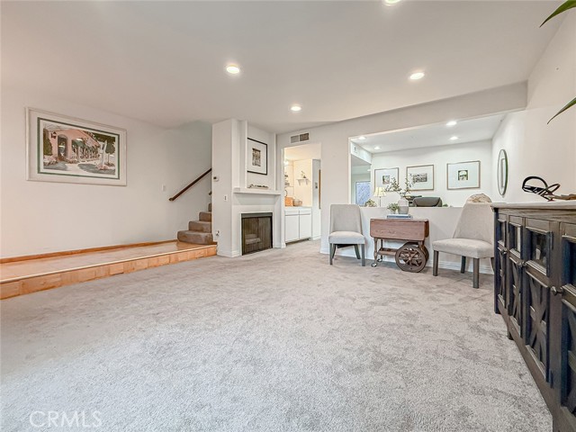 Detail Gallery Image 2 of 31 For 22038 Vanowen St #113,  Woodland Hills,  CA 91303 - 2 Beds | 2/1 Baths