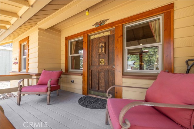 Detail Gallery Image 3 of 40 For 39791 Forest, Big Bear Lake,  CA 92315 - 3 Beds | 2 Baths