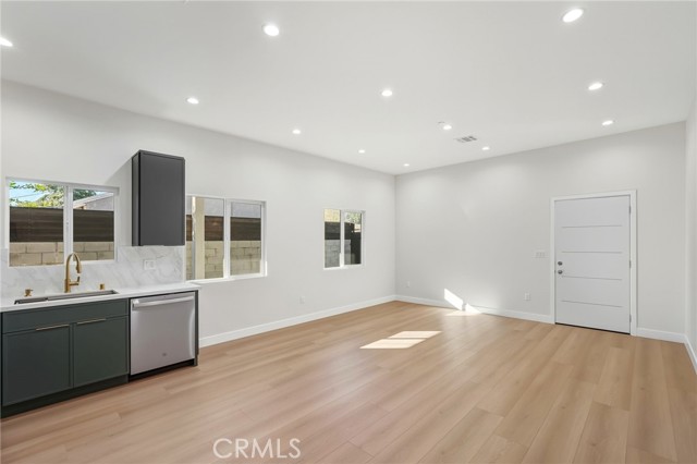 Detail Gallery Image 8 of 25 For 16140 Mayall St, North Hills,  CA 91343 - 3 Beds | 2 Baths