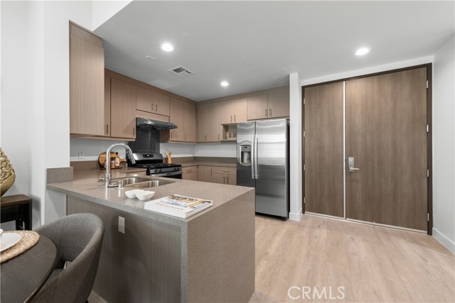 Detail Gallery Image 8 of 27 For 168 S Monterey St #403,  Alhambra,  CA 91801 - 2 Beds | 2 Baths