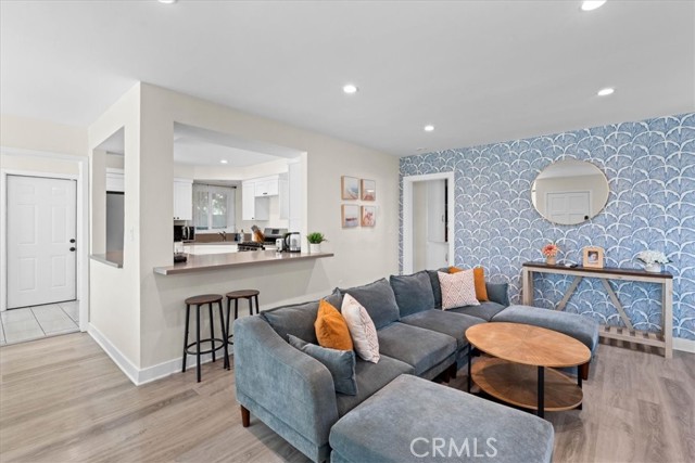 Detail Gallery Image 13 of 39 For 5829 E 2nd, Long Beach,  CA 90803 - 4 Beds | 3 Baths