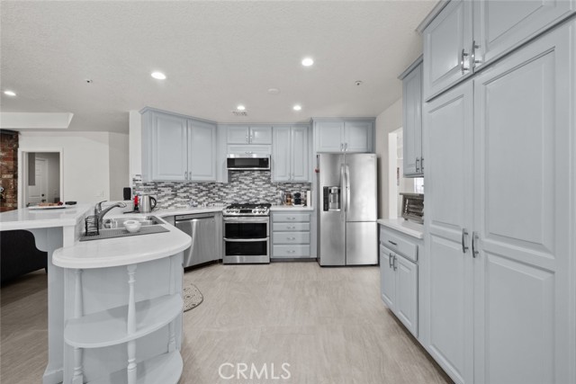 Detail Gallery Image 10 of 41 For 31373 Angeles Forest, Palmdale,  CA 93550 - 4 Beds | 3 Baths