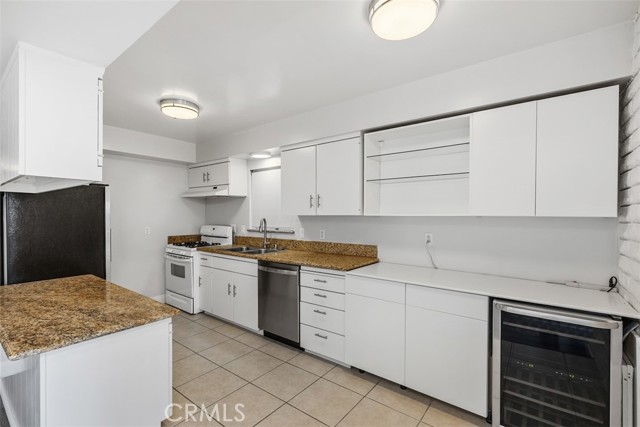 Detail Gallery Image 5 of 22 For 2512 Ocean Bld #B,  Corona Del Mar,  CA 92625 - 2 Beds | 2 Baths