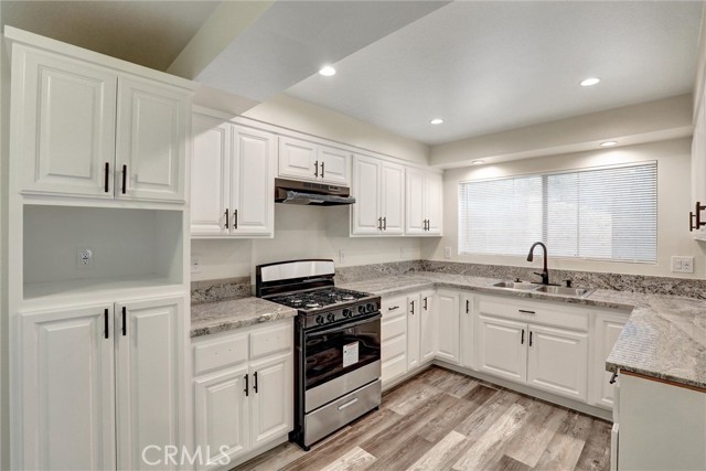 402 E Glendale Drive, Orange CA: https://media.crmls.org/medias/03f7d192-5265-40f8-bd44-abedf9c20064.jpg