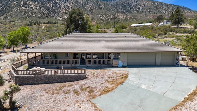 Detail Gallery Image 1 of 39 For 8130 Desert View Rd, Pinon Hills,  CA 92372 - 3 Beds | 2 Baths