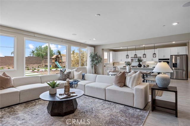 Detail Gallery Image 7 of 24 For 5978 Saddlehorn Ln, Jurupa Valley,  CA 92509 - 4 Beds | 3 Baths