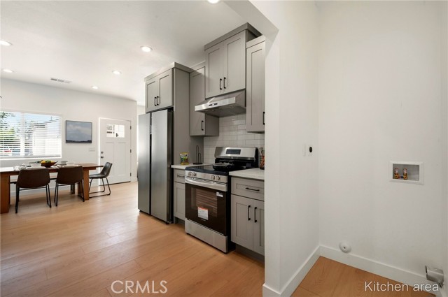 Detail Gallery Image 5 of 36 For 1411 W 7th St, Santa Ana,  CA 92703 - 6 Beds | 4 Baths