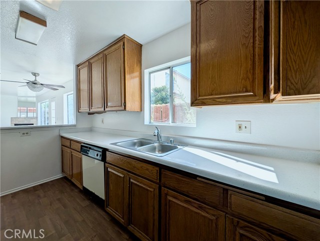 9235 Woodman Avenue, Arleta CA: https://media.crmls.org/medias/03f924e1-8444-4bb8-9cdf-772141801161.jpg