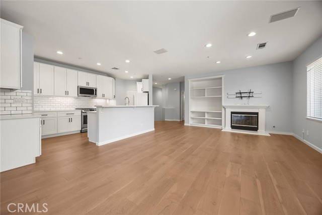 72 Salton, Irvine CA: https://media.crmls.org/medias/03f94060-7f07-4e13-b7f5-0a99041c4e5b.jpg
