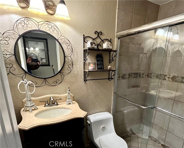 Detail Gallery Image 7 of 10 For 15629 Aerostar Ct, Fontana,  CA 92336 - 4 Beds | 2/1 Baths