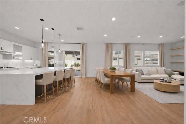 Detail Gallery Image 7 of 56 For 17715 Hillside, Canyon Country,  CA 91350 - 4 Beds | 4 Baths